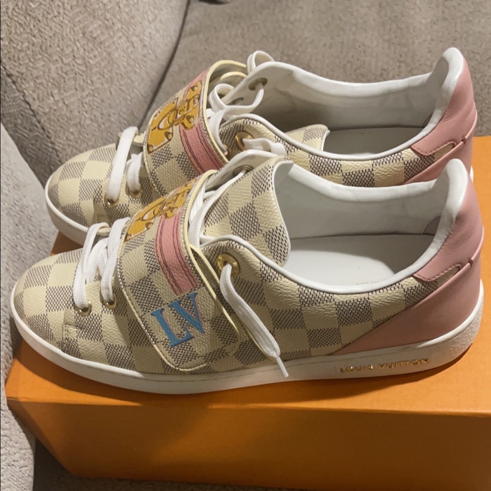 Louis Vuitton (Damier Azur print) w/pink, cream and blue